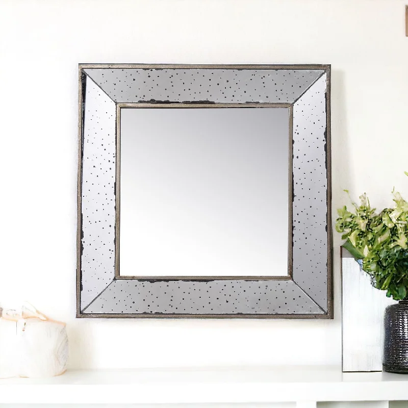 18" Wall Mounted Vintage Style Glass Frame Accent Mirror - Silver